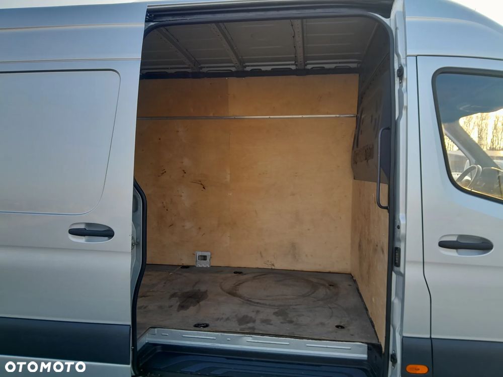 Mercedes-Benz Sprinter - 16