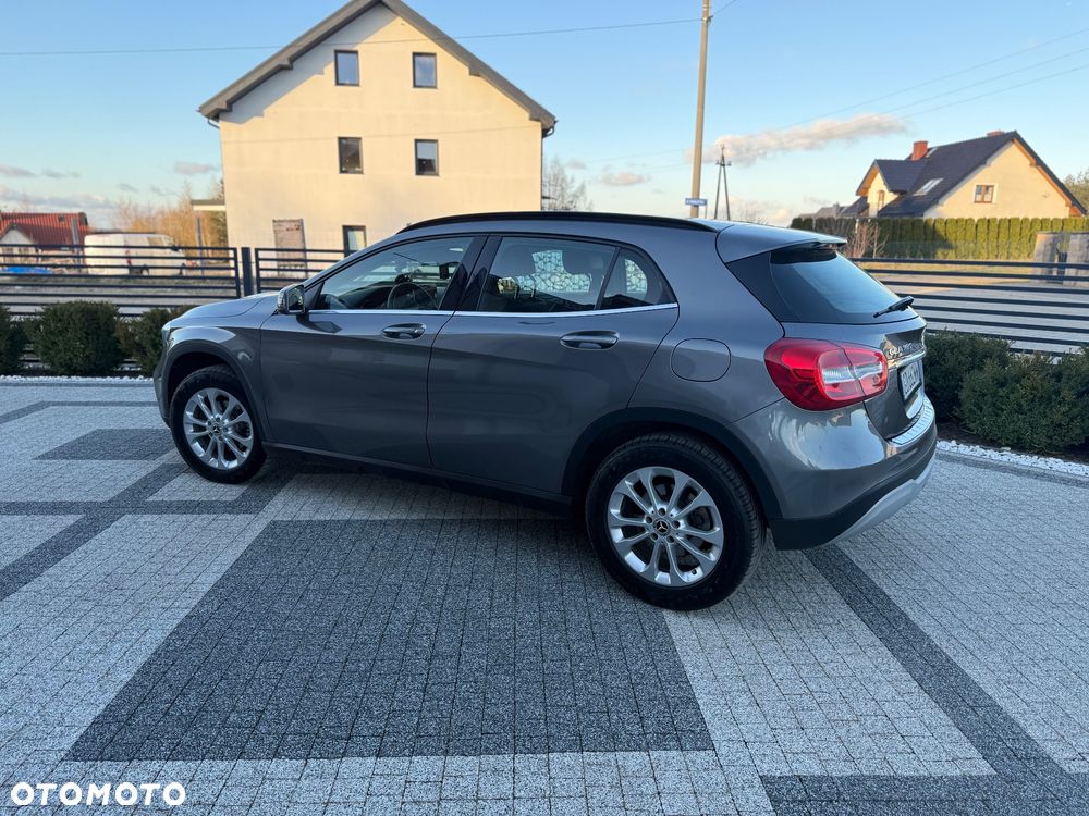 Mercedes-Benz GLA 180 7G-DCT - 7