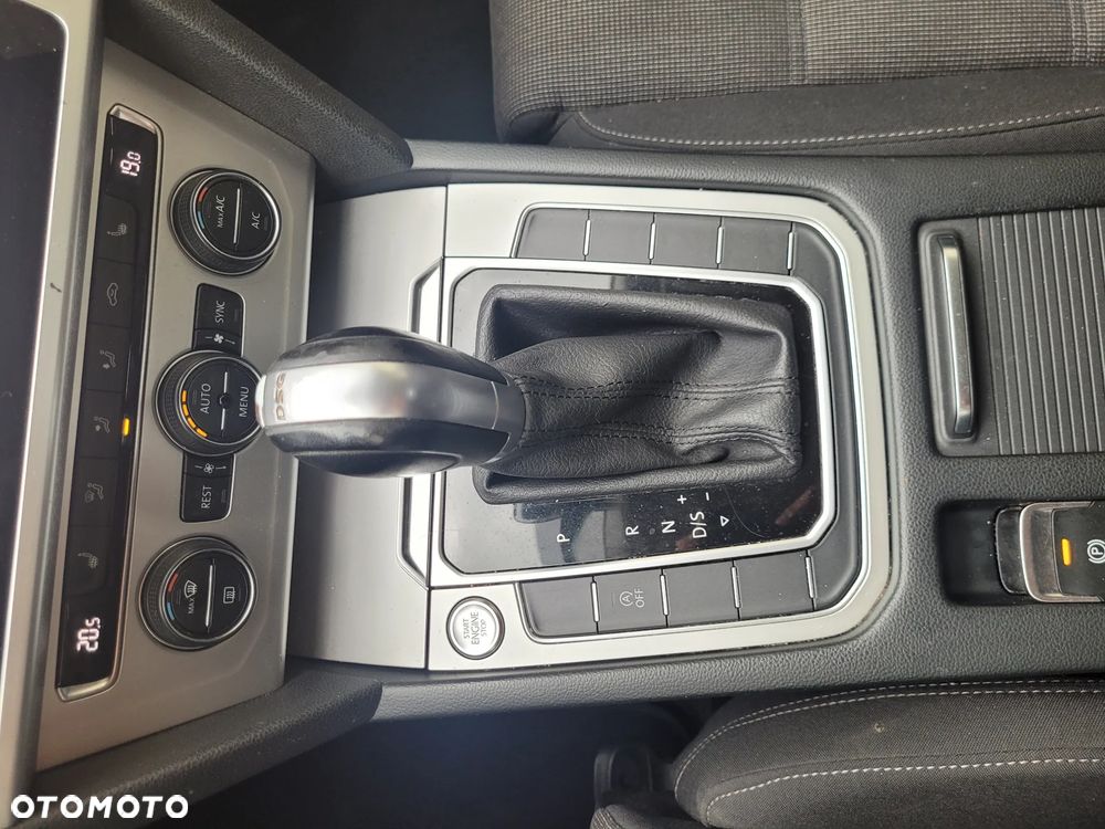 Volkswagen Passat 2.0 TDI SCR DSG Comfortline - 11