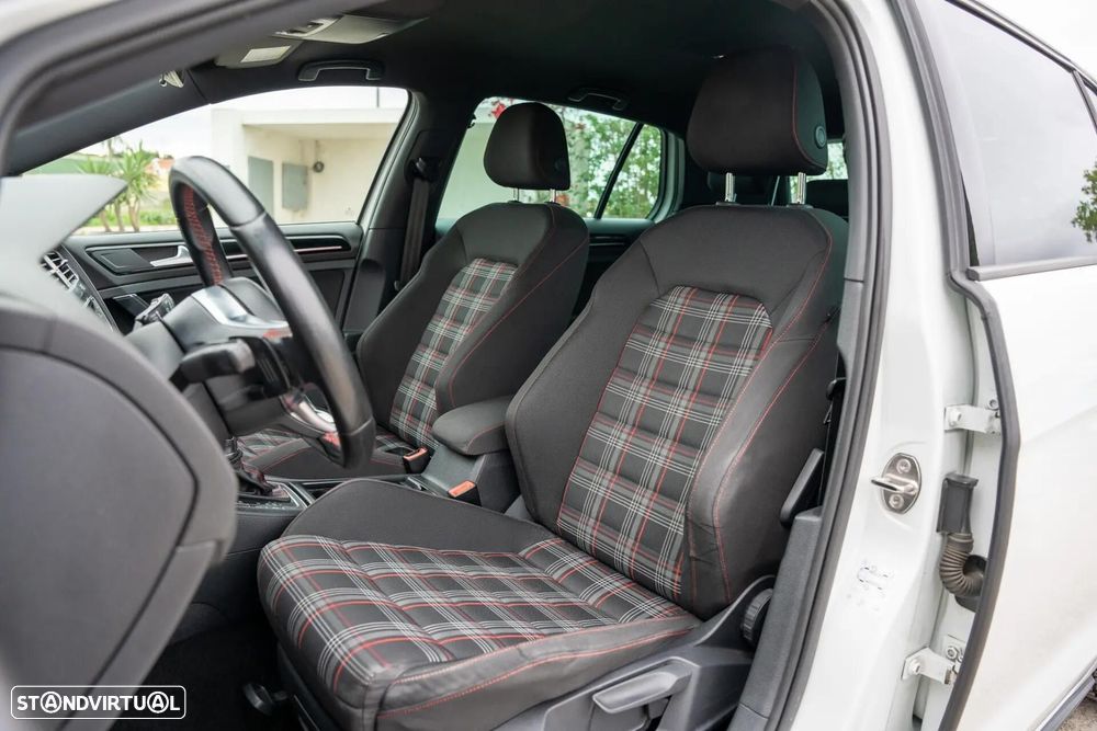 VW Golf GTI TCR 2.0 TSI OPF DSG - 19