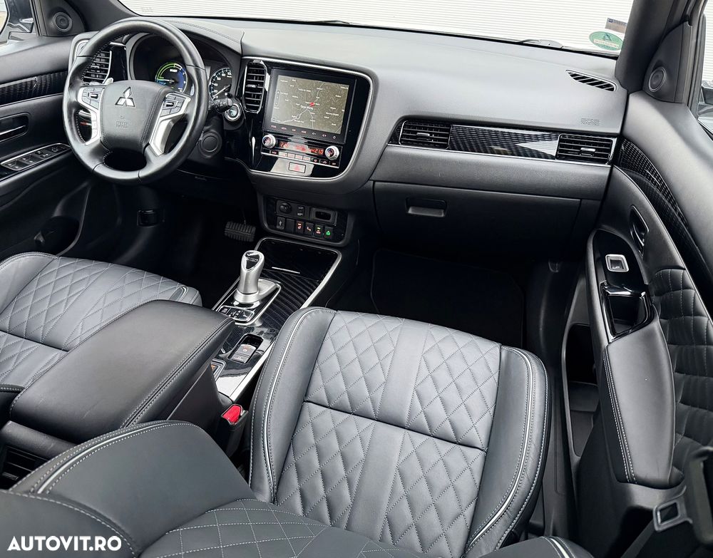 Mitsubishi Outlander - 27