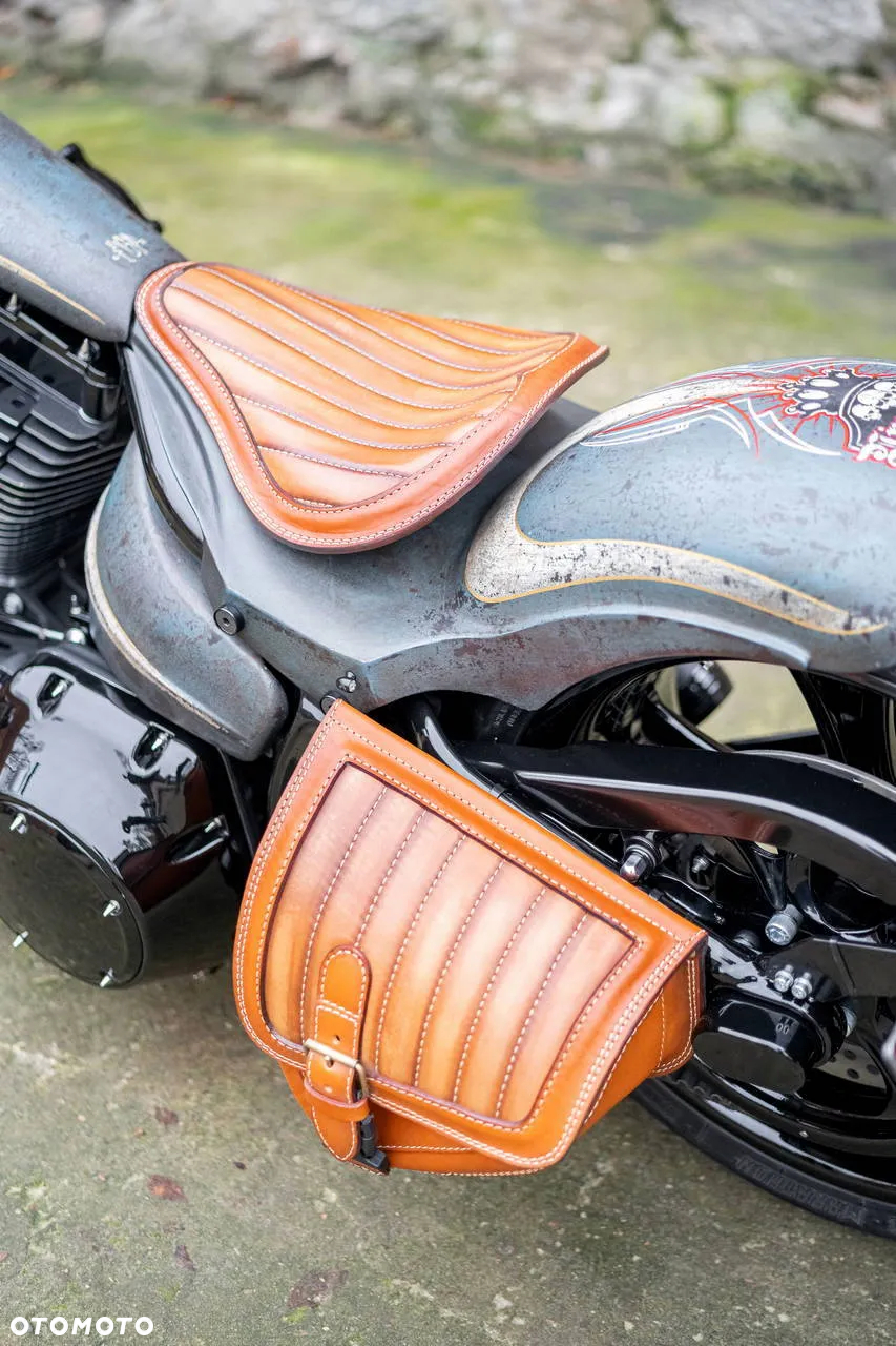 Harley-Davidson Softail Breakout - 15