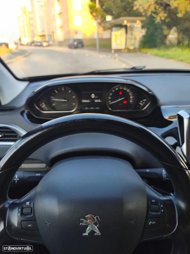 Peugeot 2008 BlueHDi FAP 120 STOP & START Allure - 13