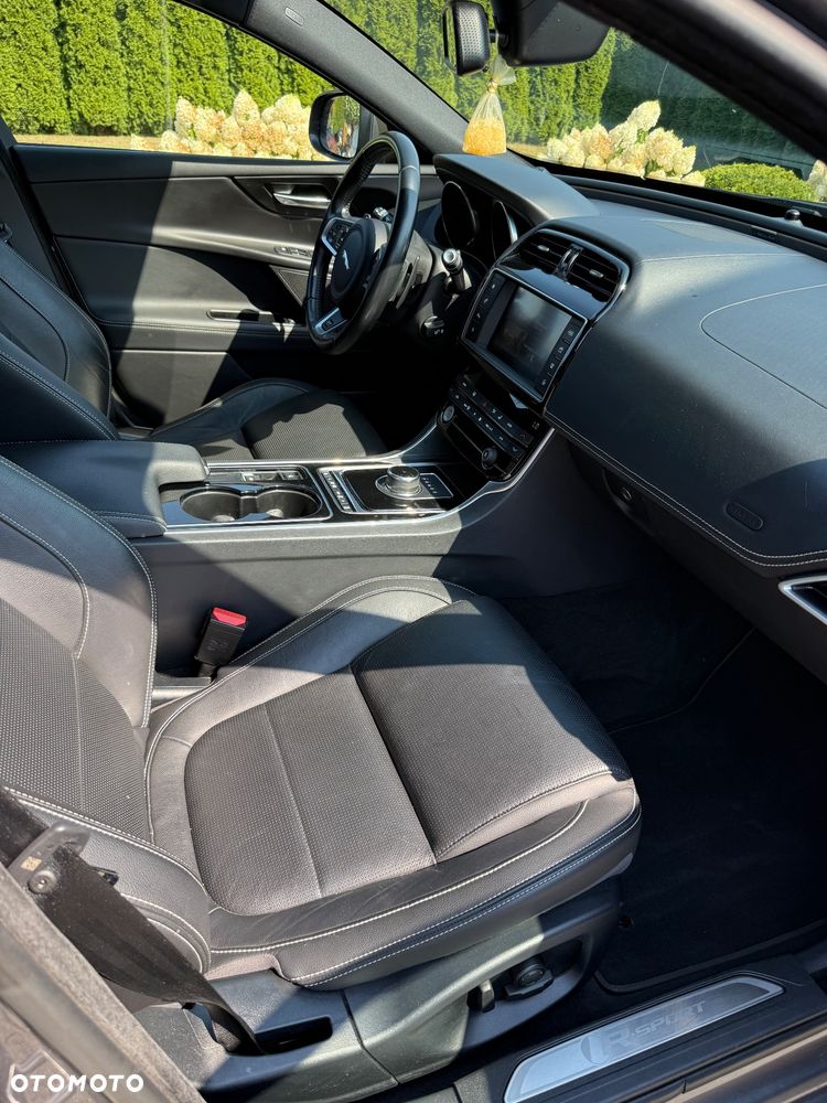 Jaguar XE 20d AWD R-Sport - 35