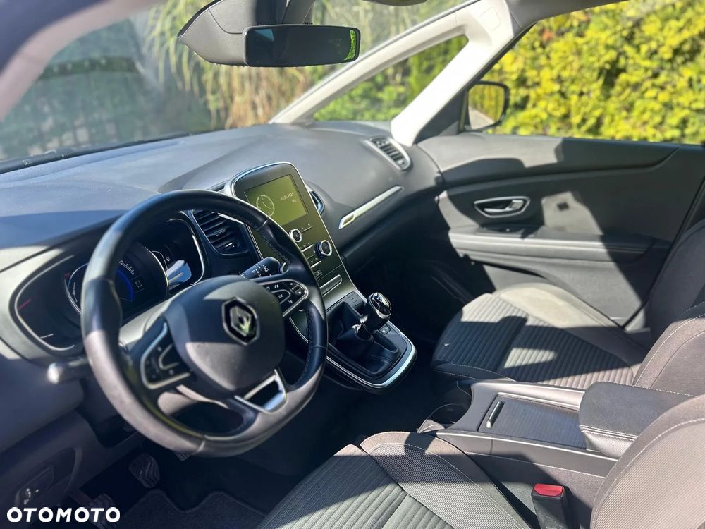 Renault Grand Scenic - 11