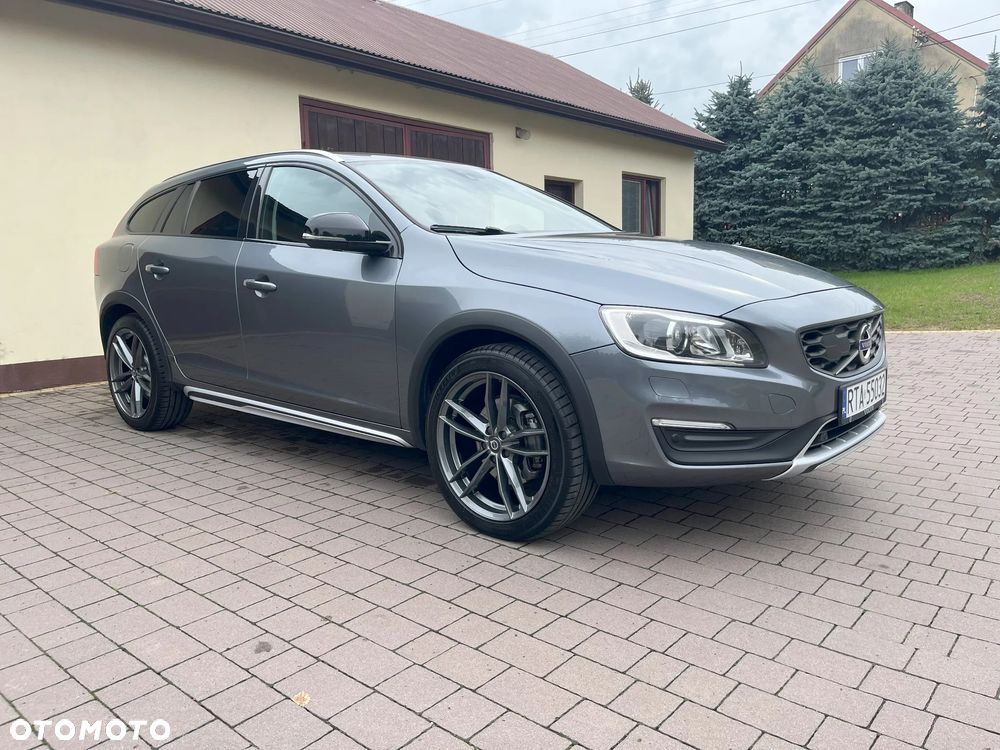 Volvo V60 Cross Country D4 Drive-E Summum - 1