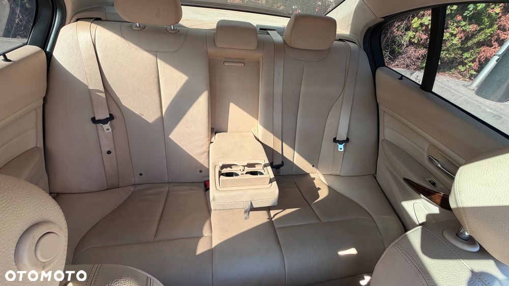 BMW Seria 3 320i Sport-Aut Sport Line - 23
