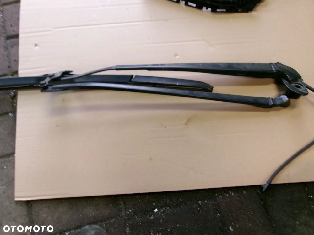 RAMIĘ WYCIERACZKI  TOYOTA YARIS III  11-20 EU - 1