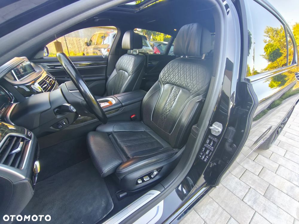 BMW Seria 7 750Li xDrive - 14