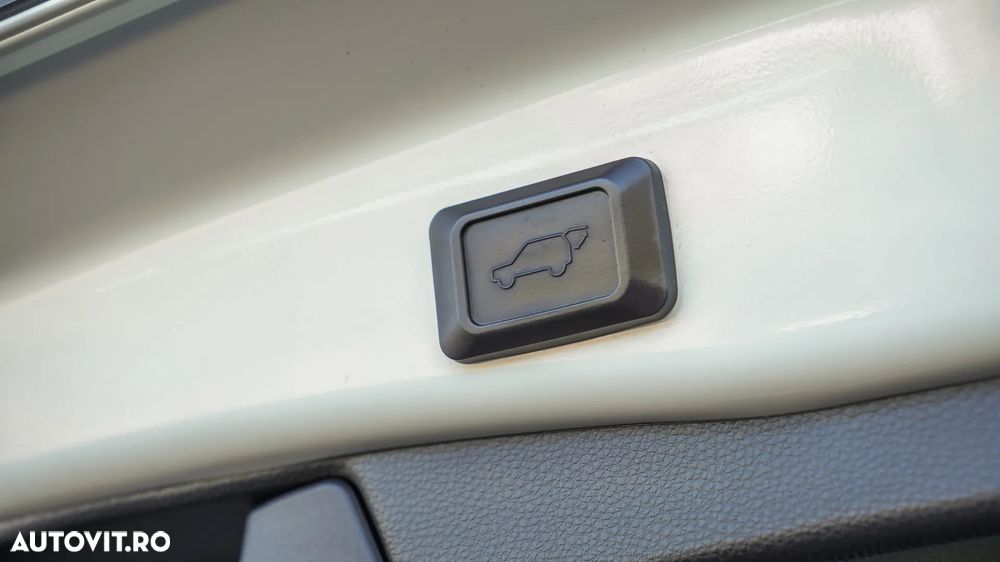Toyota RAV4 2.5 PHEV VVT-iE 4x4 Style Bi-Tone - 30