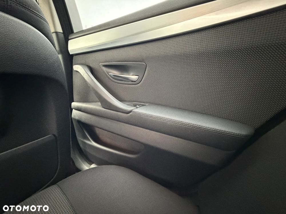BMW Seria 5 518d - 16