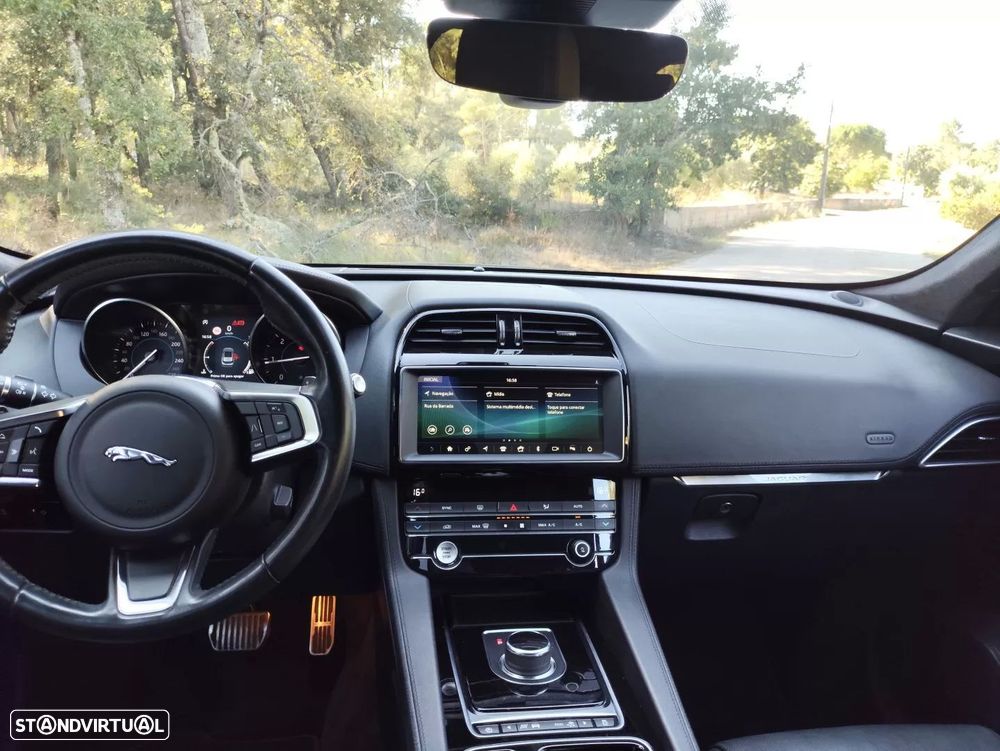 Jaguar F-Pace 2.0 i4D Prestige AWD Aut. - 19
