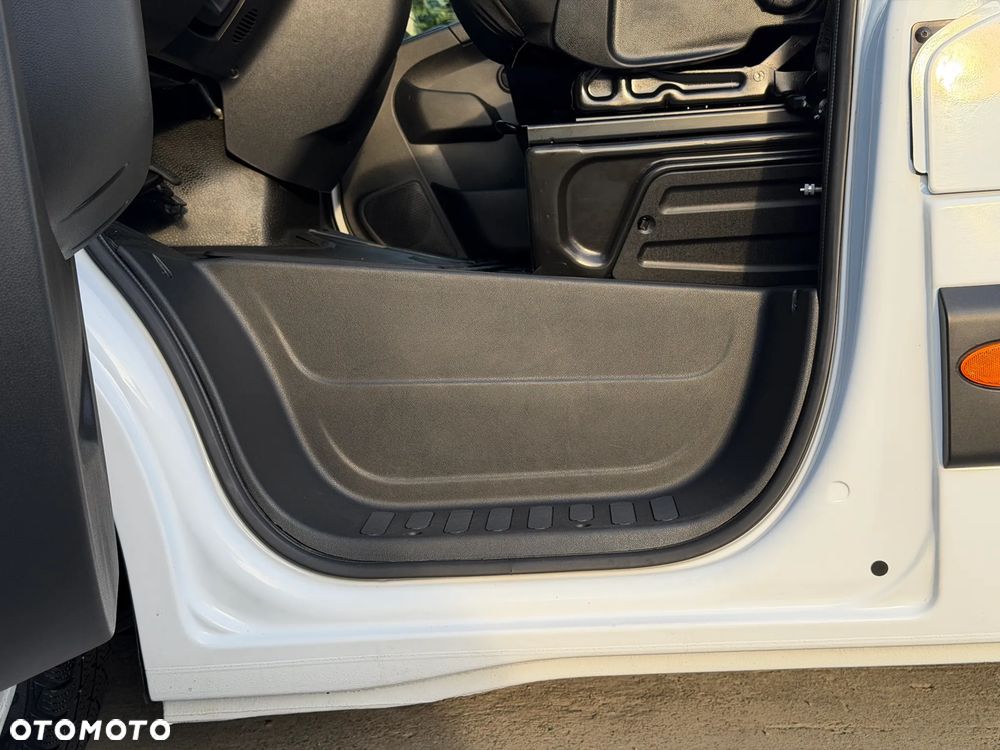 Renault MASTER L3H2 MAXI WZMOCNIONY Zawieszenie poduszki pneumatyczne! MOCNY SILNIK 2.3DCI Rozrząd na ŁAŃCUCHU, Pełna zabudowa paki, Zawiasy drzwi tył 270' DMC3.5t Duża ładowność 1228Kg, HAK 2.5t, Homologacja VAT-1, Parktroniki, Minibar, Stolik EasyLife, Lustro WideView, Oświetlenie LED, Nawigacja, Tempomat, Halogeny, Pakiet Chrom Design, Szare wnętrze, Pełen SERWIS ASO RENAULT!! - 5