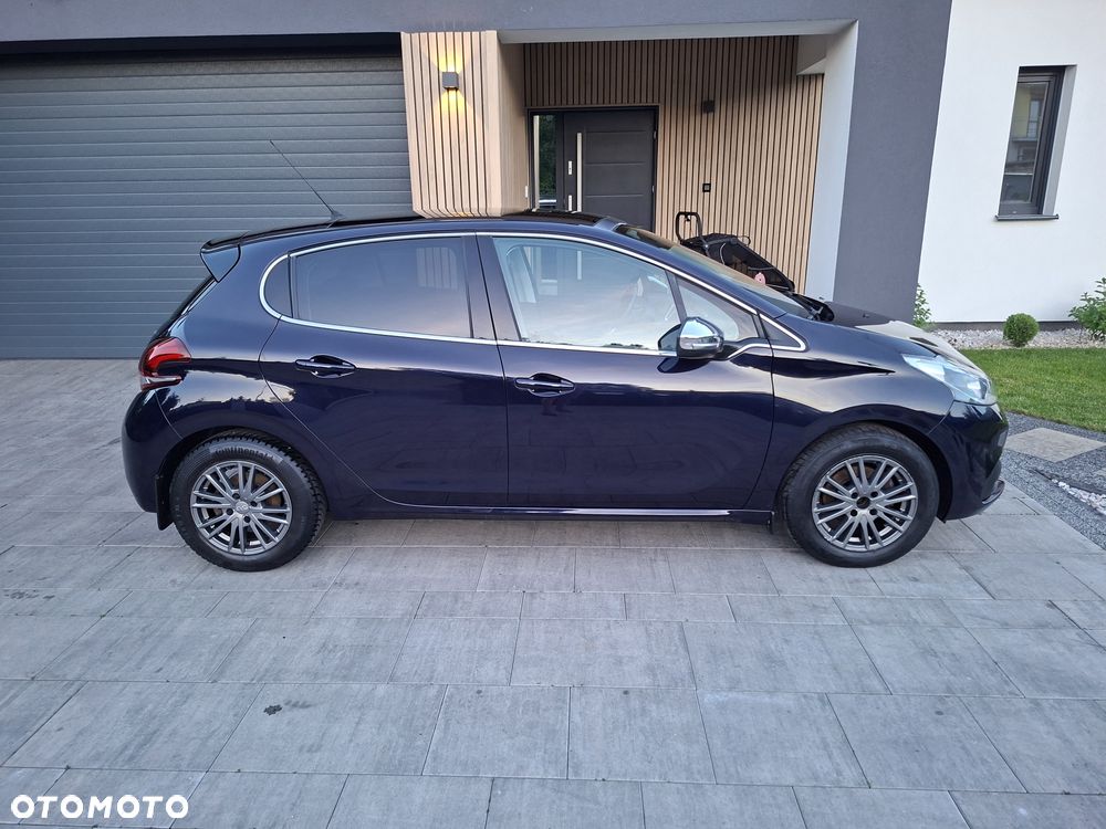 Peugeot 208 - 5