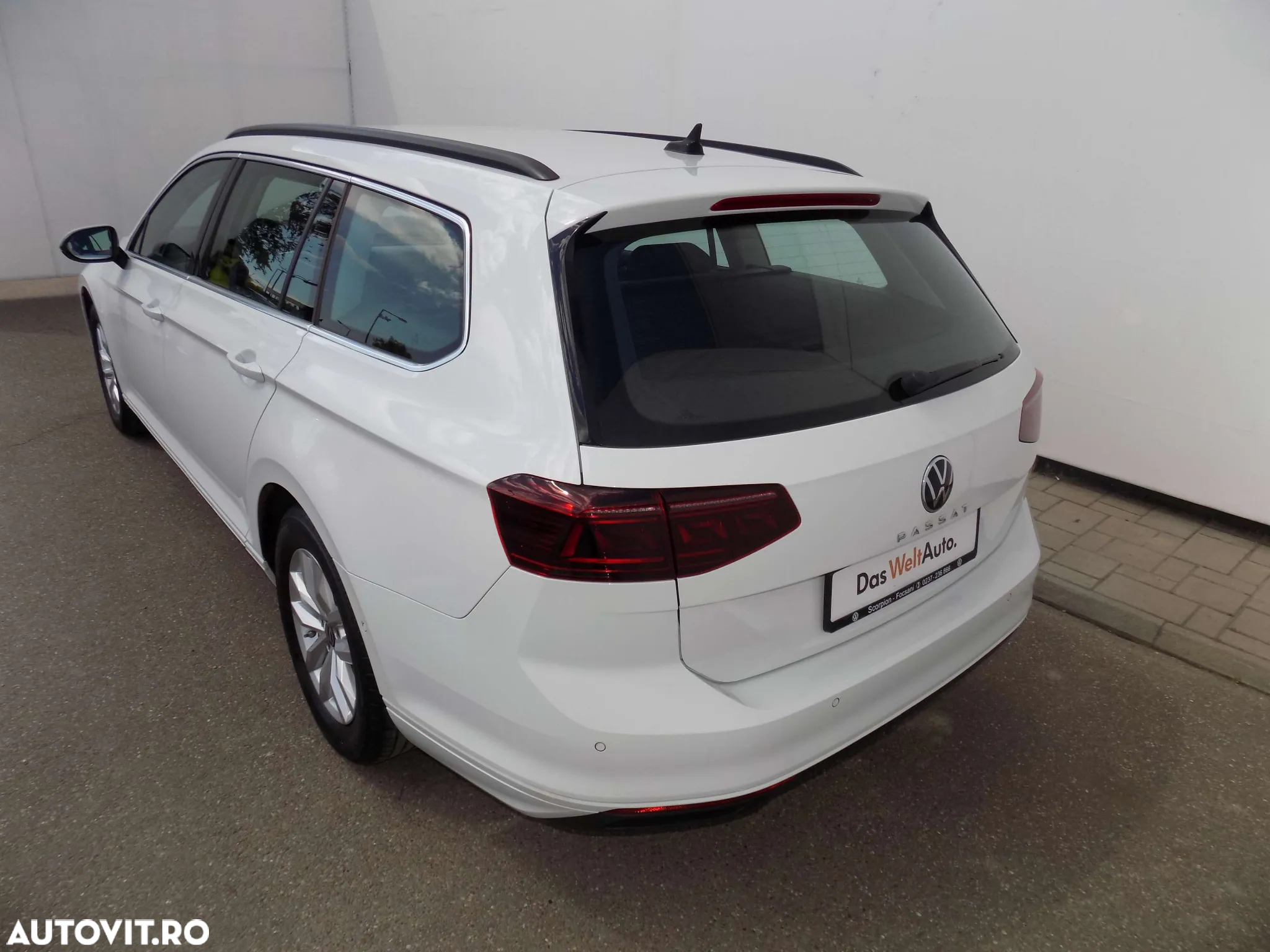 Volkswagen Passat Variant 2.0 TDI DSG Business - 4