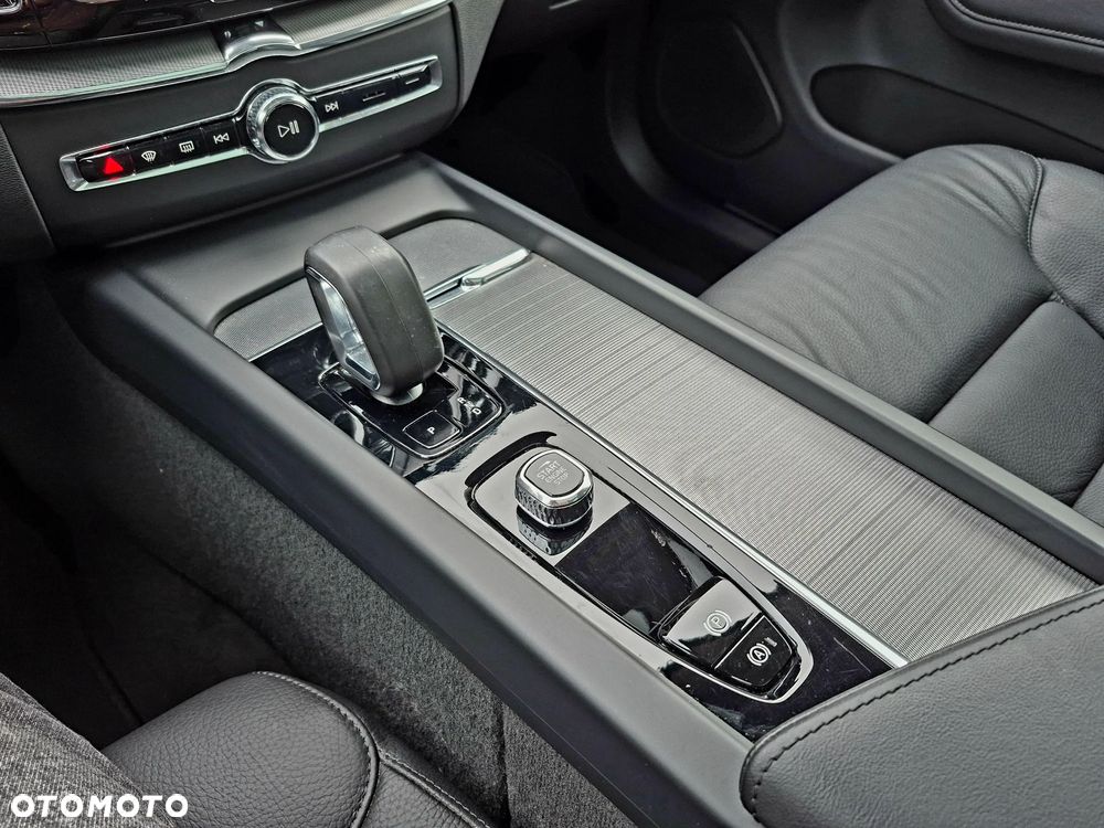 Volvo XC 60 T6 Plug-In Hybrid AWD Inscription - 22