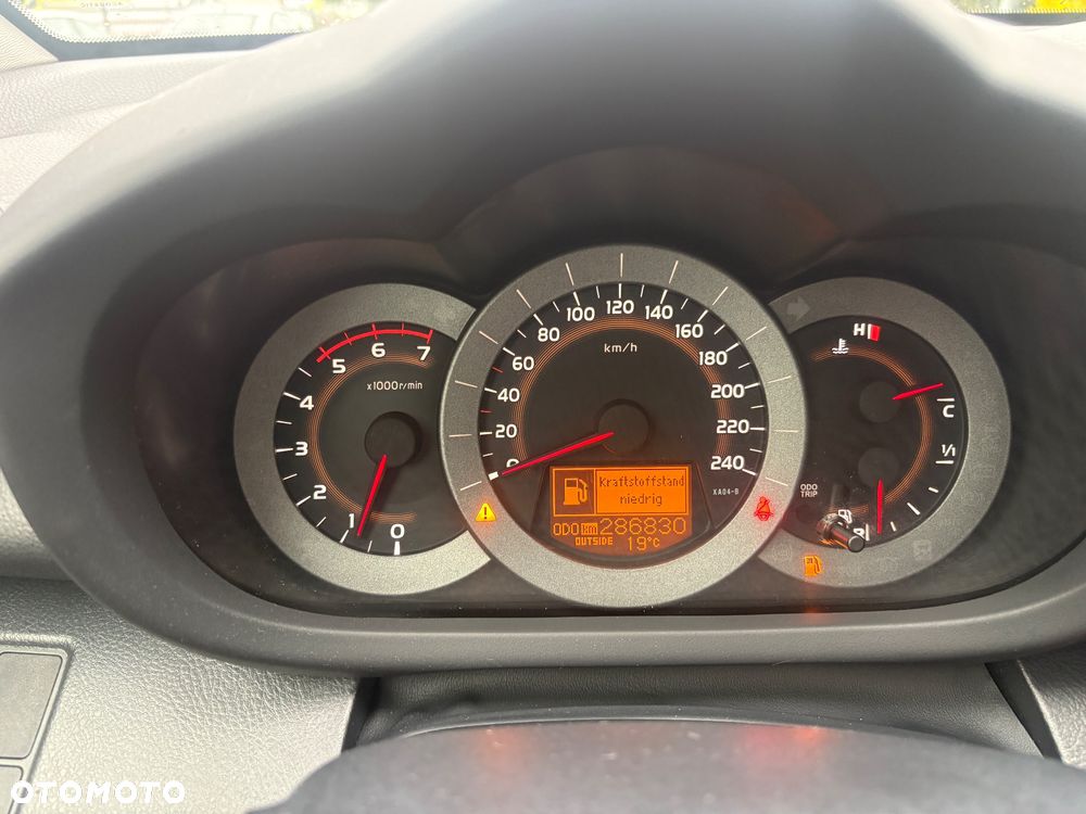 Toyota RAV4 2.2 D-4D Sol 180 - 24