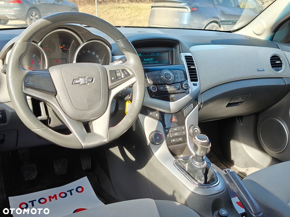 Chevrolet Cruze 2.0 LS - 18