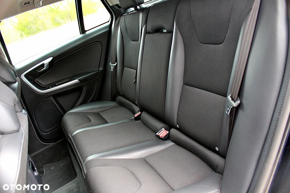 Volvo V60 D2 Geartronic Momentum - 27