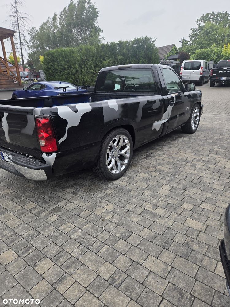 Chevrolet Silverado - 3
