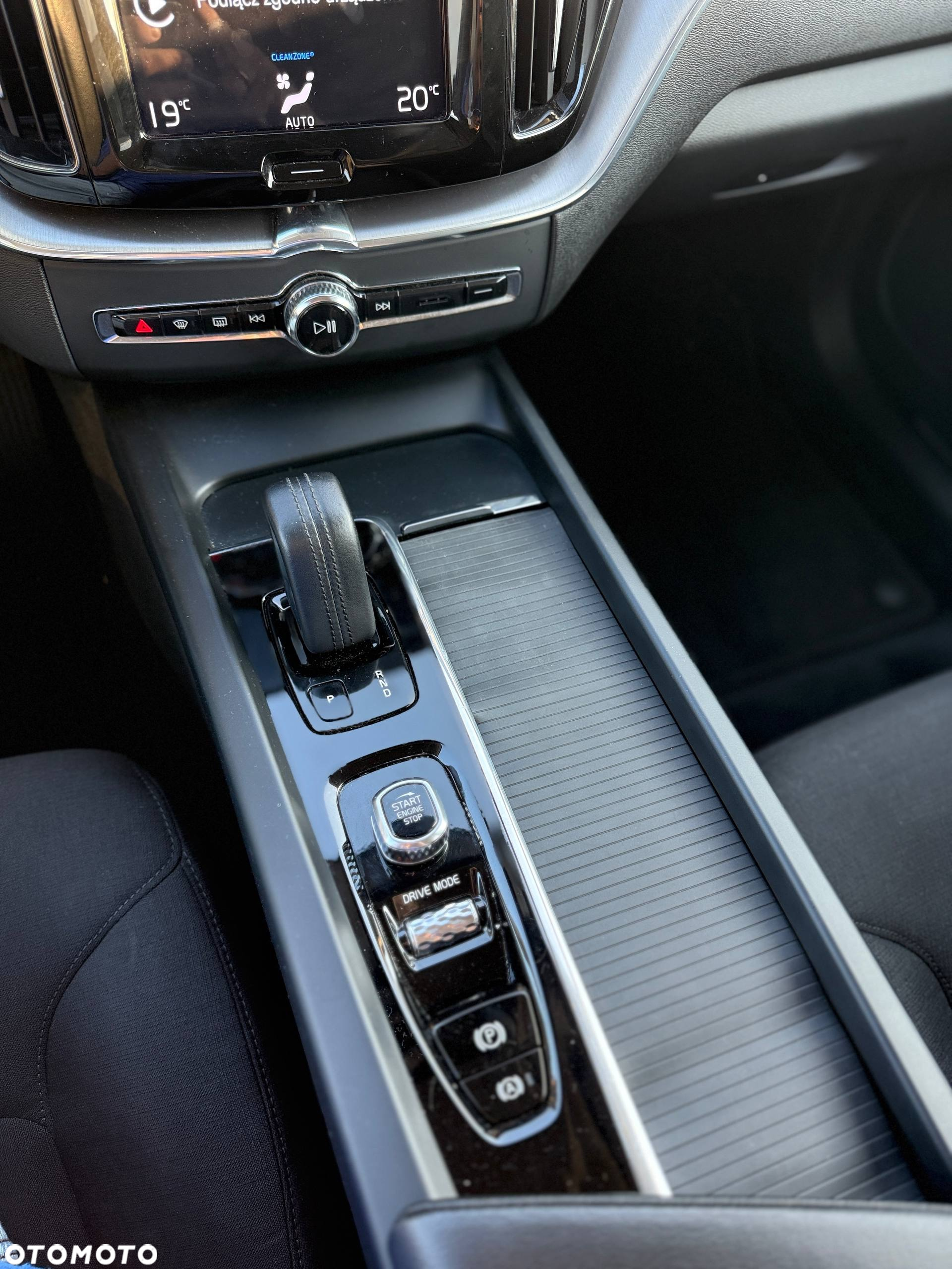 Volvo XC 60 B4 B Momentum Pro - 15