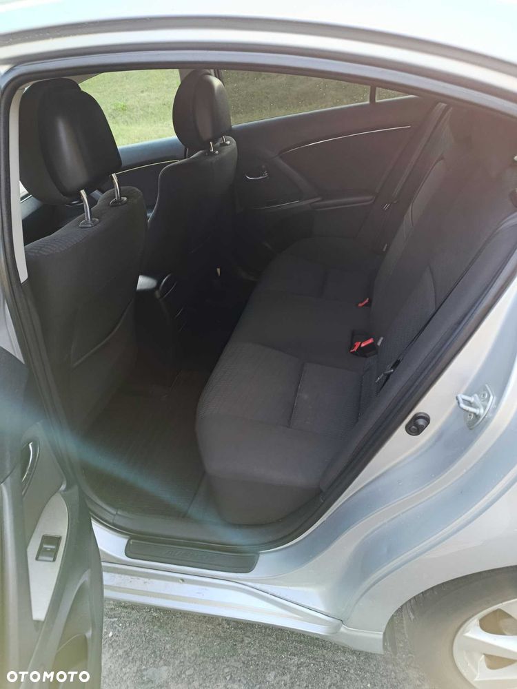 Toyota Avensis - 6