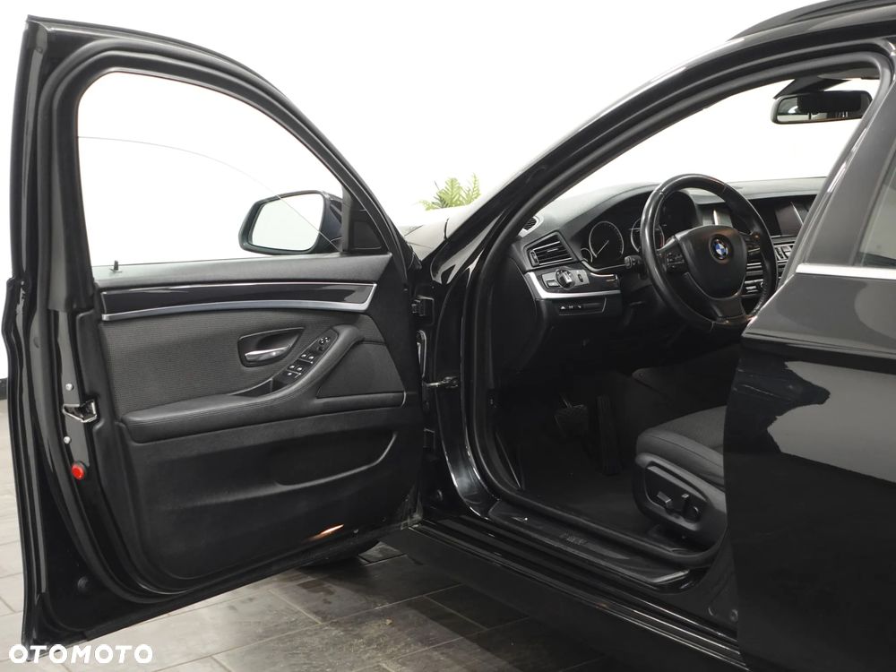 BMW Seria 5 525d xDrive Sport-Aut Modern Line - 16