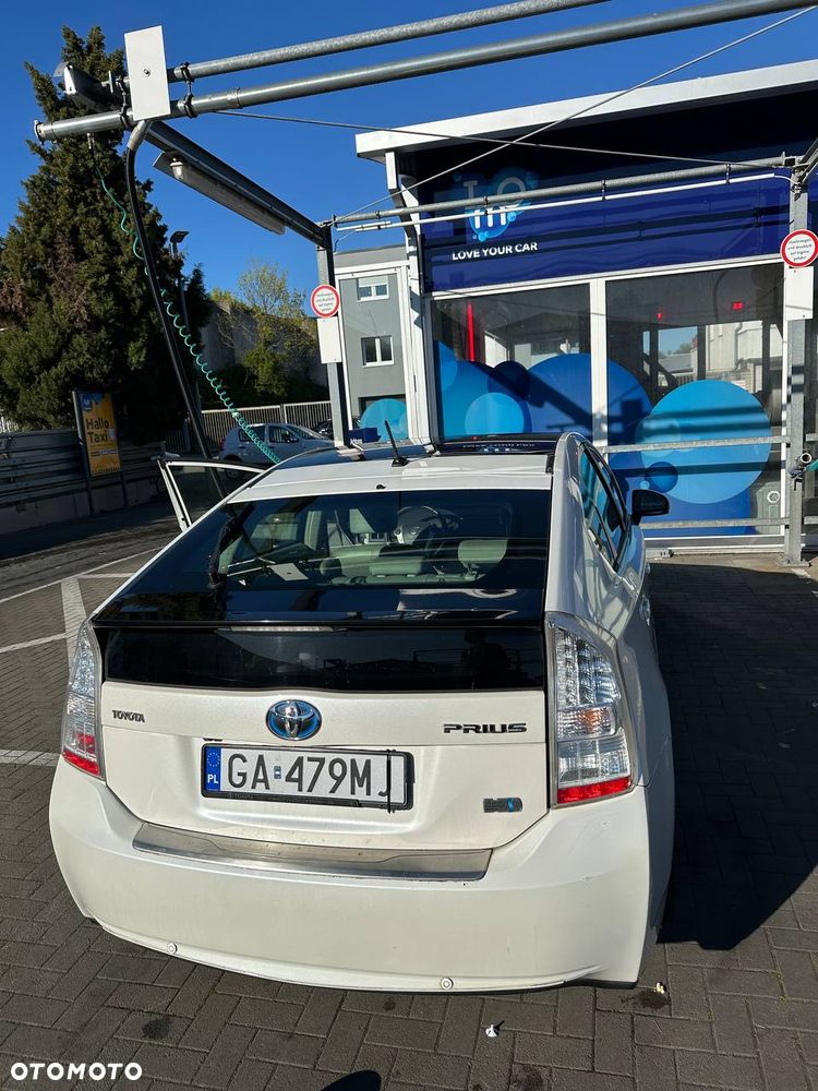 Toyota Prius 1.8 HSD Premium - 8