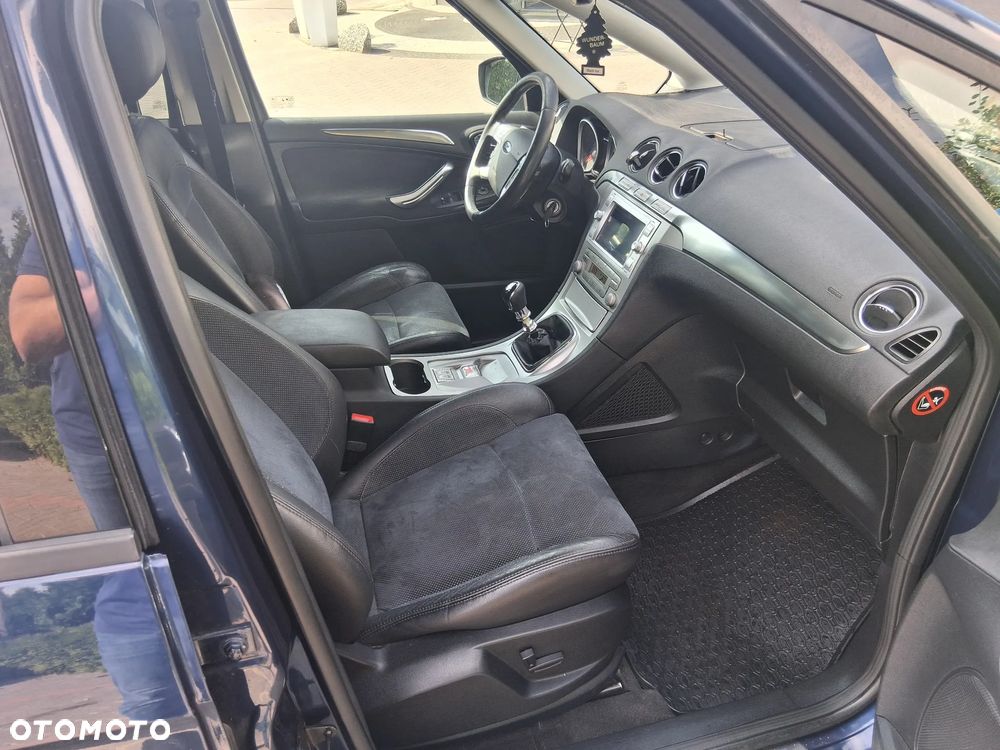 Ford S-Max - 12