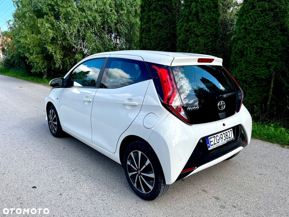Toyota Aygo x-play - 3