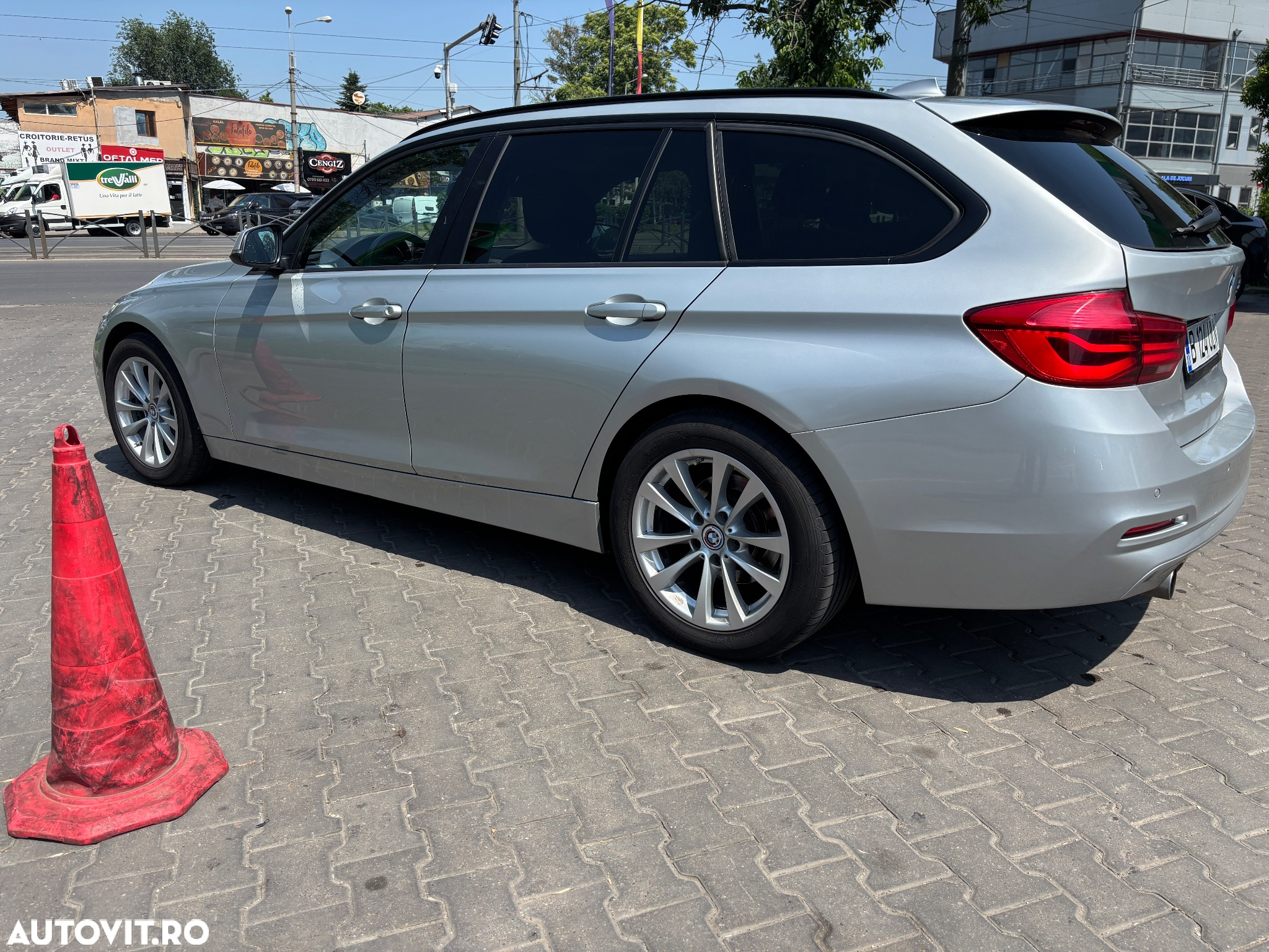 BMW Seria 3 318d Touring Aut. - 11