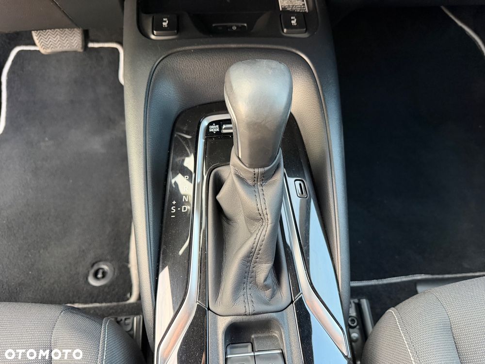 Toyota Corolla 2.0 Hybrid Executive - 31