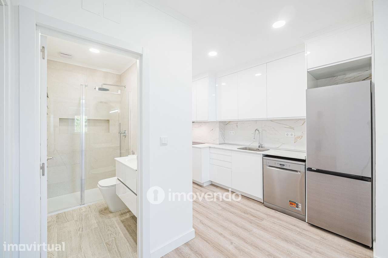 Apartamento T2 totalmente remodelado, com cozinha equipada, em Algés - Grande imagem: 4/37