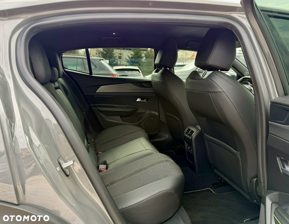 Peugeot 408 1.6 Plug-in Hybrid 240 GT E-DCS7 - 12