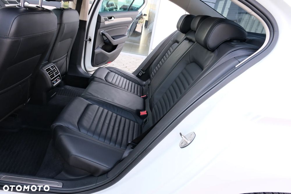 Volkswagen Passat - 28