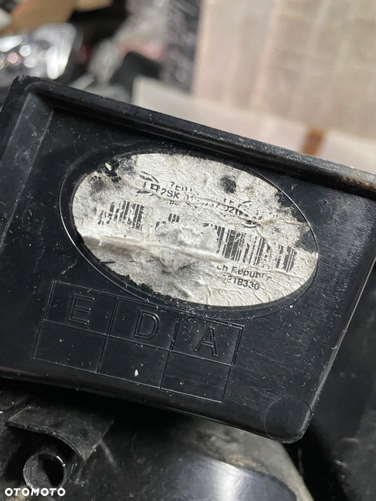 LAMPA TYŁ PRAWA VOLKSWAGEN MULTIVAN T6 - 12