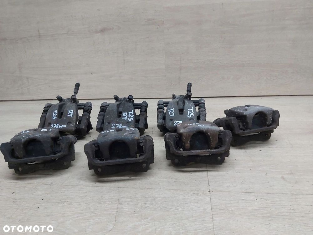 TOYOTA Avensis T25 1,8 2,0 2,2 Zacisk jarzmo prawy tył - 2