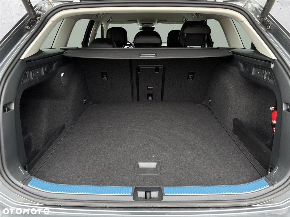 Volkswagen Passat - 10