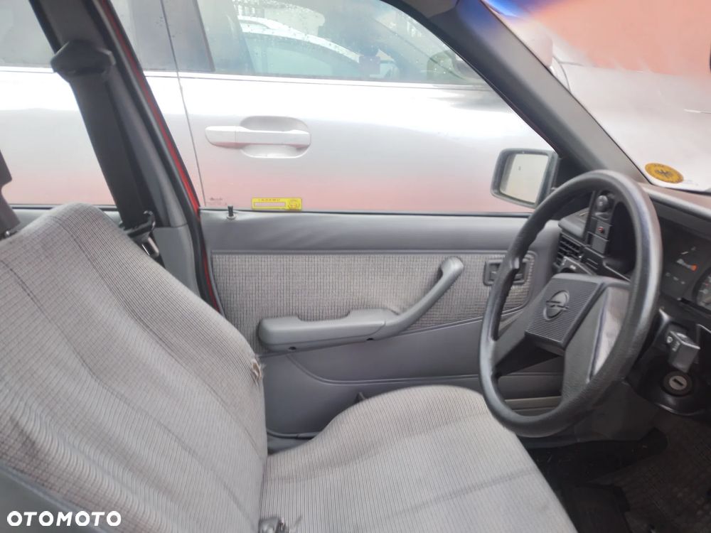 OPEL KADETT E SEDAN  84-89 1.6    KRATKA NAWIEWU ŚRODKOWA - 19