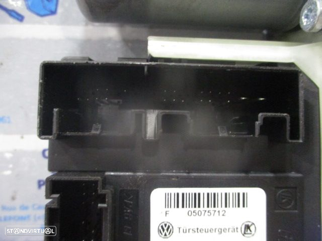 Motor Elevador Vidro 5K0959793A  5K0959701D  7746021001 VW GOLF 6 2009 1.4 80CV 5P CINZA FE - 4