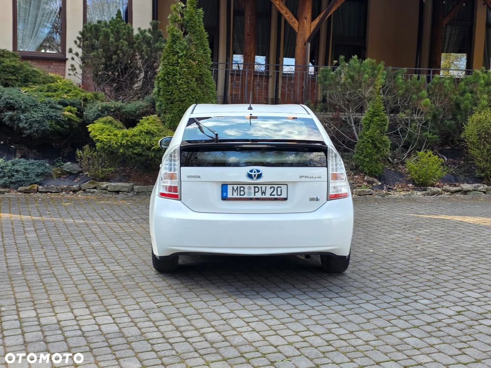 Toyota Prius (Hybrid) - 5