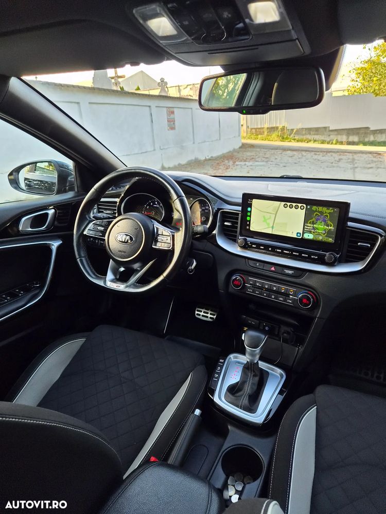 Kia Ceed - 11