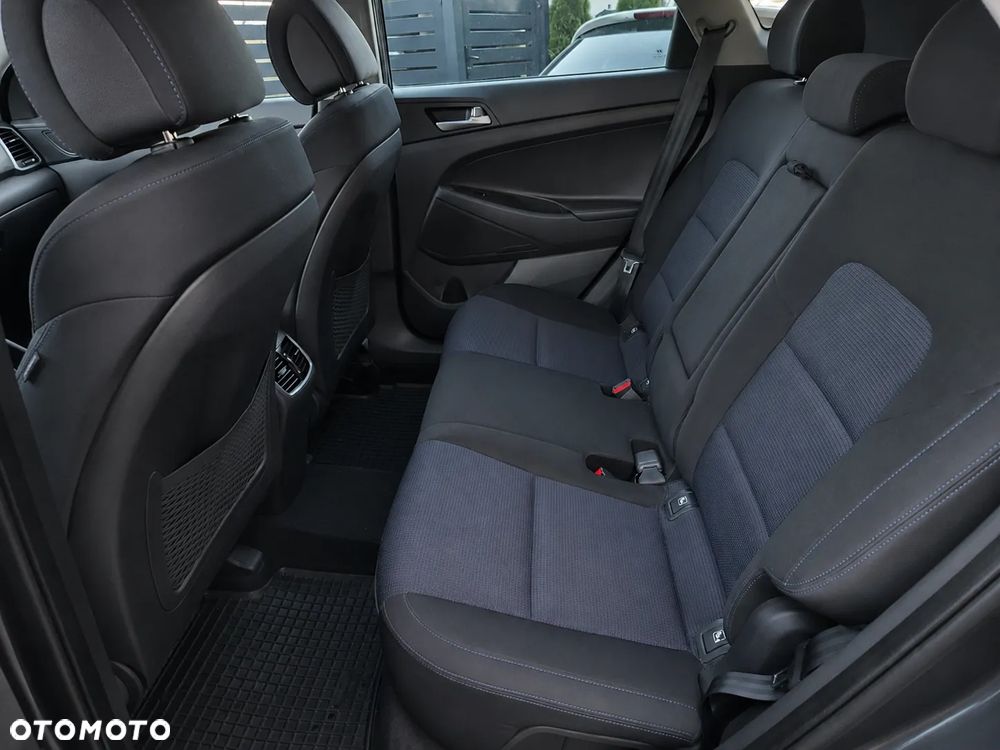 Hyundai Tucson 1.7 CRDI BlueDrive Style 2WD - 17