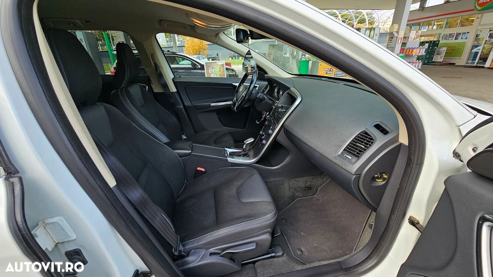 Volvo XC 60 D5 AWD Geartronic Momentum - 29