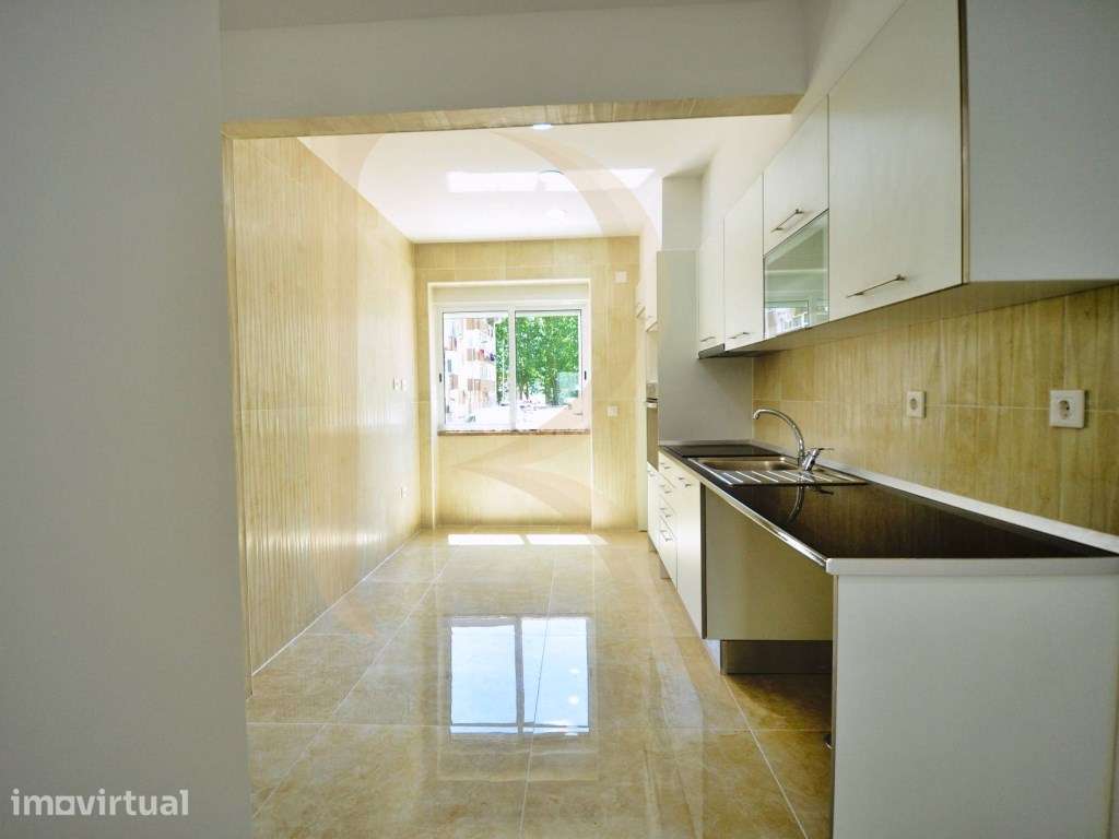 Apartamento T3 remodelado em rés-do-chão na Cova da Piedade - Almada - Grande imagem: 3/21