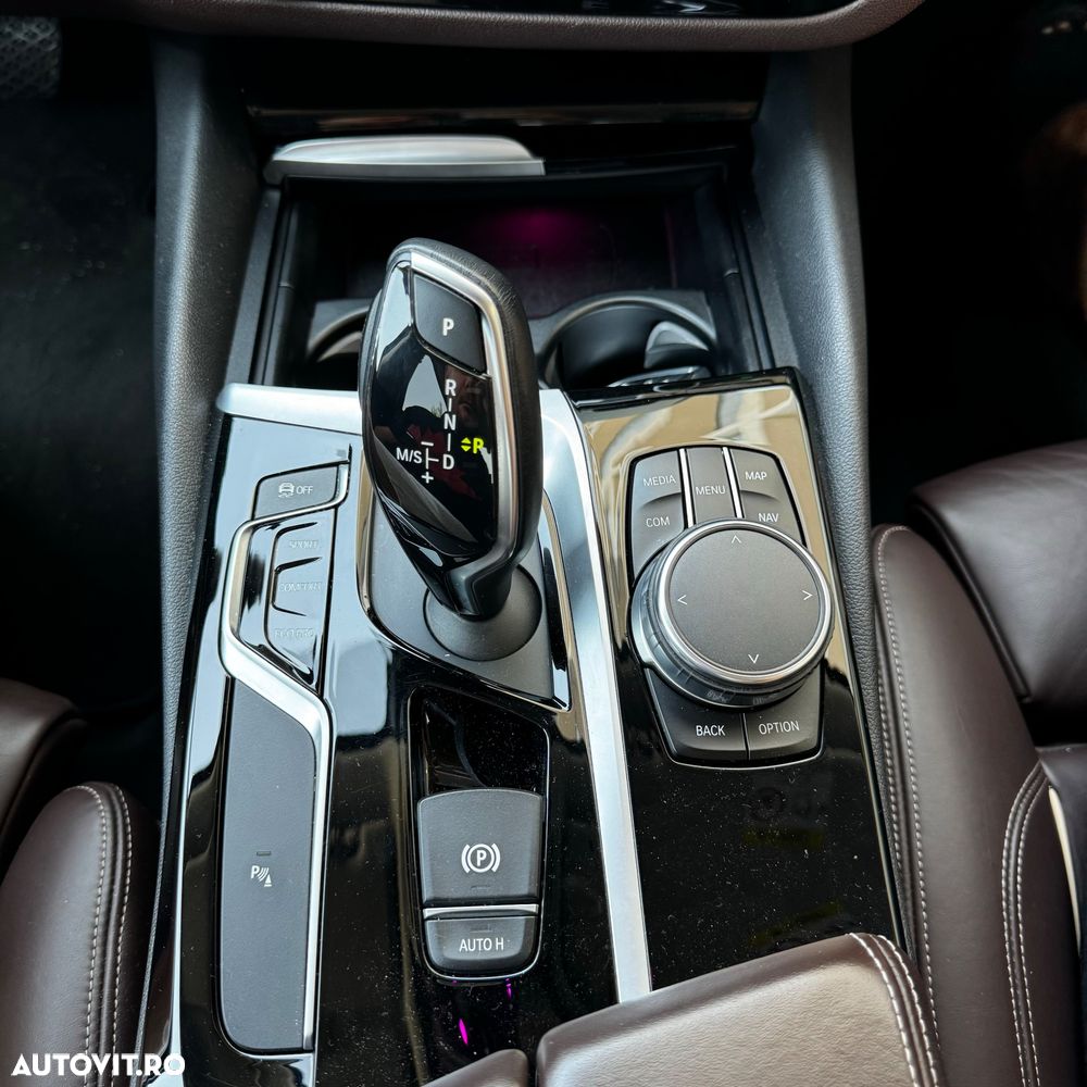 BMW Seria 5 520d xDrive AT - 13