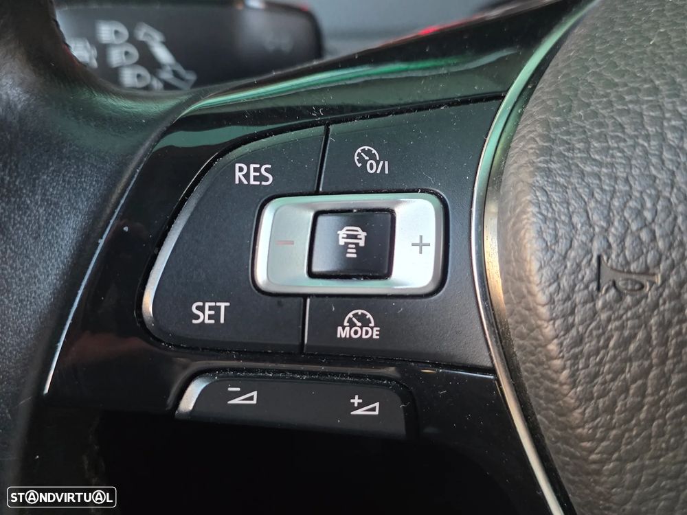 VW Golf 2.0 TDi DPF DSG Highline - 28