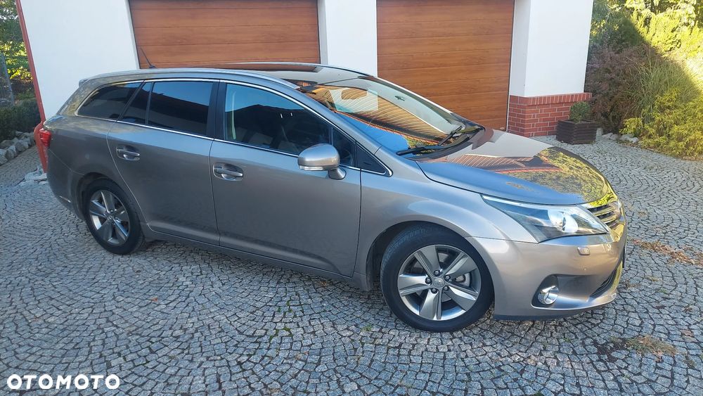 Toyota Avensis 2.2 D-CAT Premium - 2
