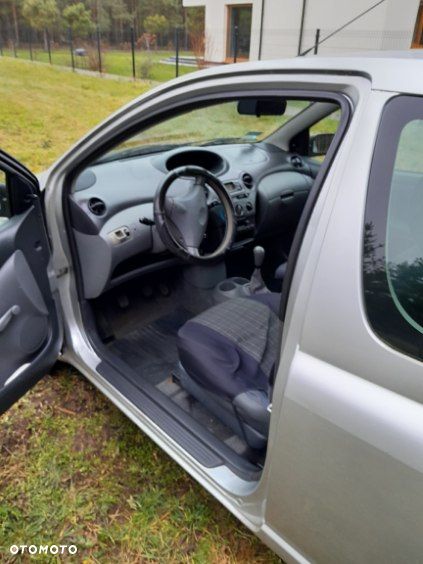 Toyota Yaris 1.0 Base - 4