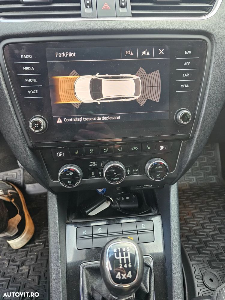 Skoda Octavia Combi 2.0 TDI 4x4 Ambition - 11